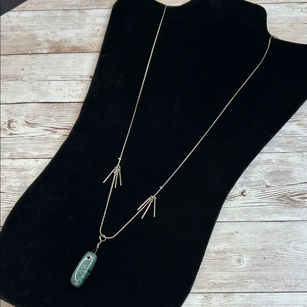 Elegant Green Stone Pendant Necklace